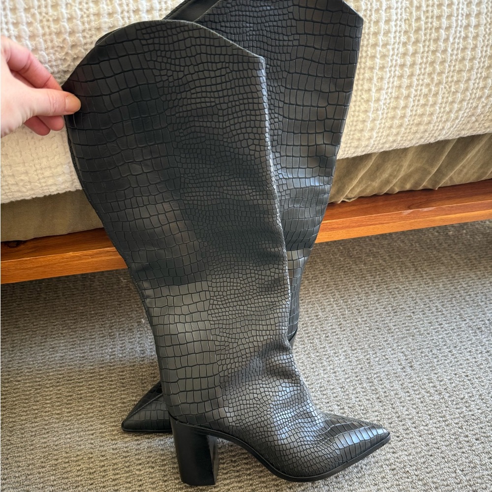 Very sexy SCHUTZ Maryana block heel knee high boot, black